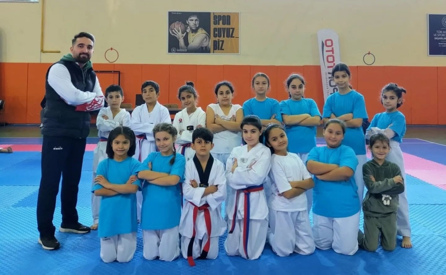 Şehzadeler Halk Eğitim Taekwondo Takımından 9 Madalya