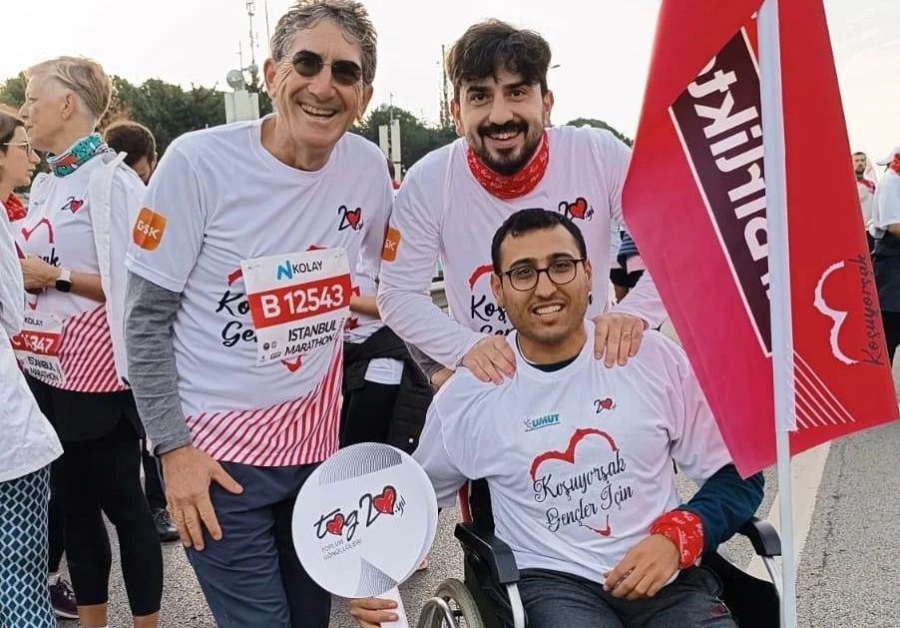  Para yüzücüsü Mehmet İlerü Toplum Gönülleri İstanbul Maratonunda Manisa’ya temsil etti