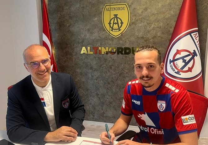 Bertuğ Bayar, Altınordu FK’ya imza attı