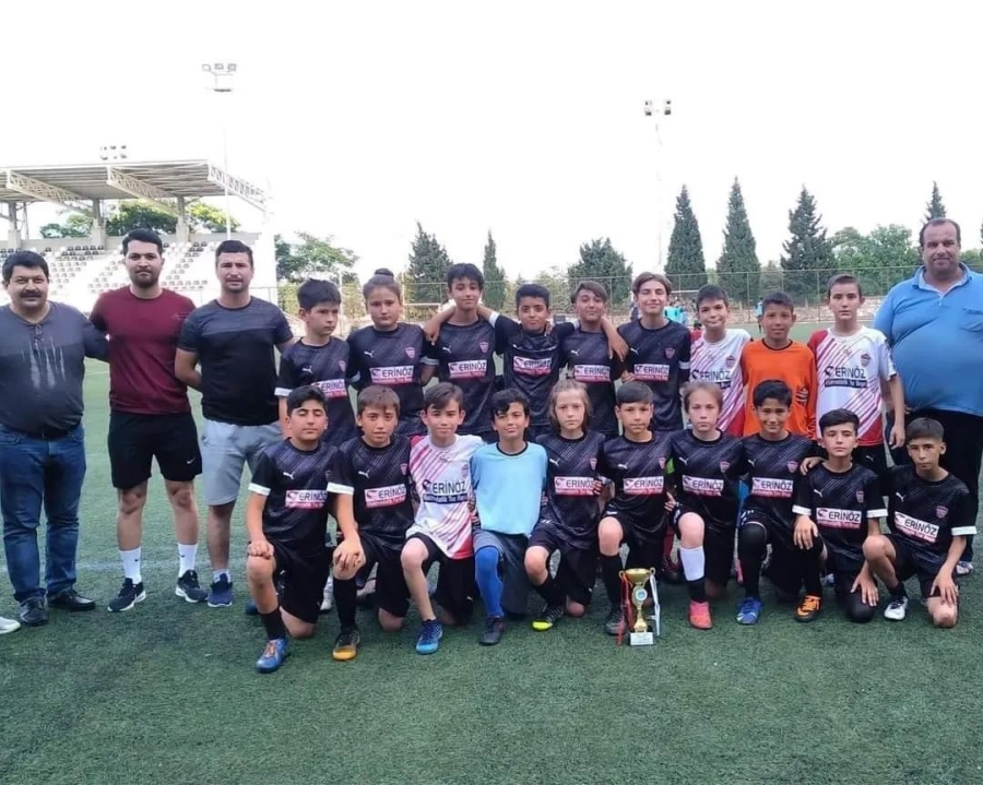 U12 LİG ŞAMPİYONLARI KUPALARINI ALDI