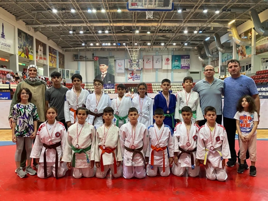 Manisa Büyükşehirli Judoculardan  9 madalya
