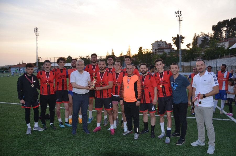 DEMİRCİ AKINCILARI FUTBOL TURNUVASINDA  ŞAMPİYON, AYAKS