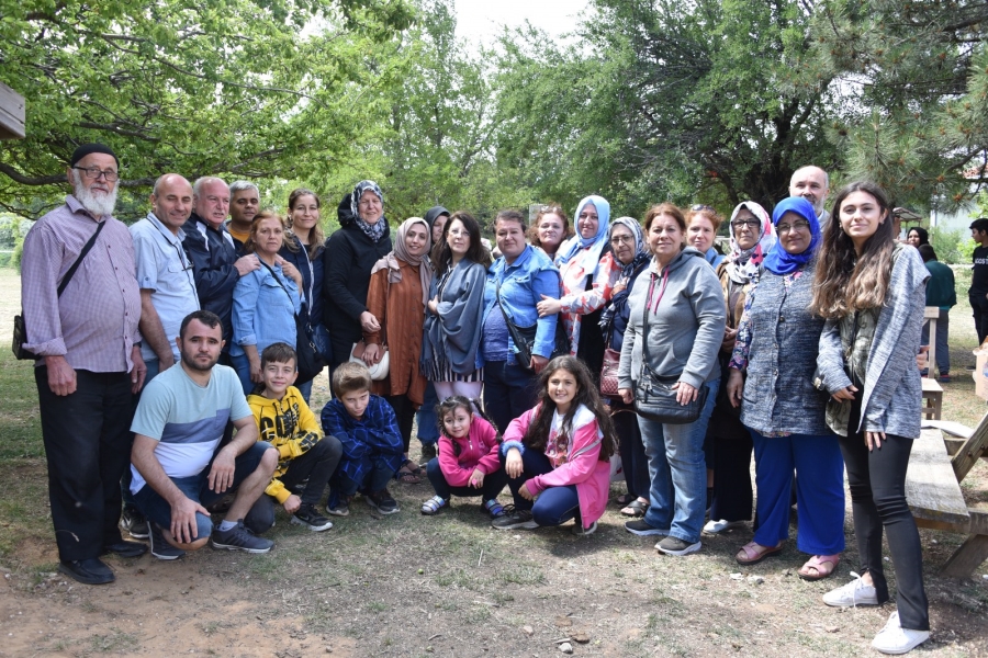 Vali Karadeniz ve Eşi Zehra Karadeniz, Engelli Bireylerle Piknikte Bir Araya Geldi