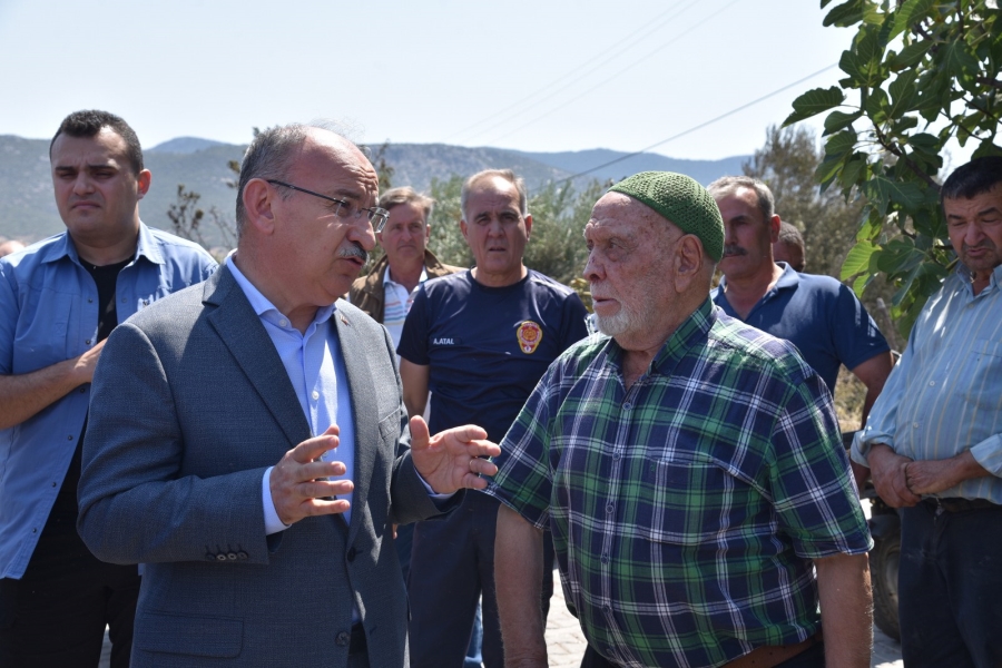 Vali Karadeniz, Akhisar’da Meydana Gelen Yangından Etkilenen Alanlarda İncelemelerde Bulundu