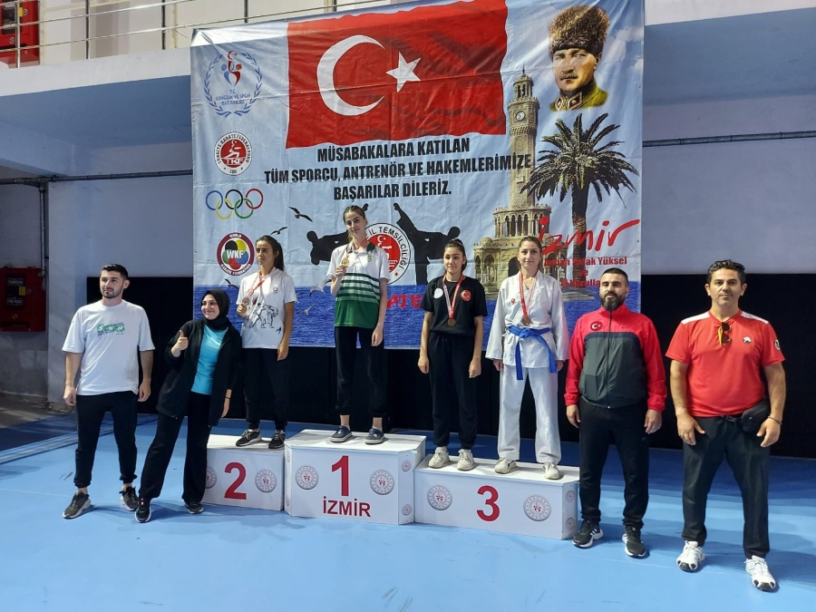 Manisa BBSK’lı Karateciler İzmir’den Madalyalarla Döndü.