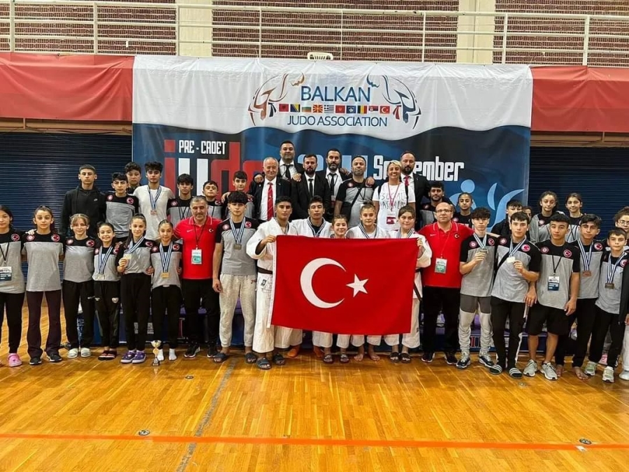 Türkiye Yıldızlar Balkan Şampiyonası’nı zirvede tamamladı