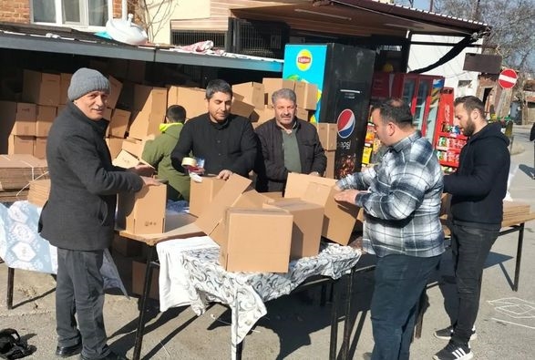 Manisa’da kadınlardan depremzedeler için binlerce tandır ekmeği