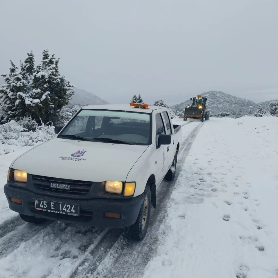 Şehzadeler ’de Kar mesaisi devam ediyor