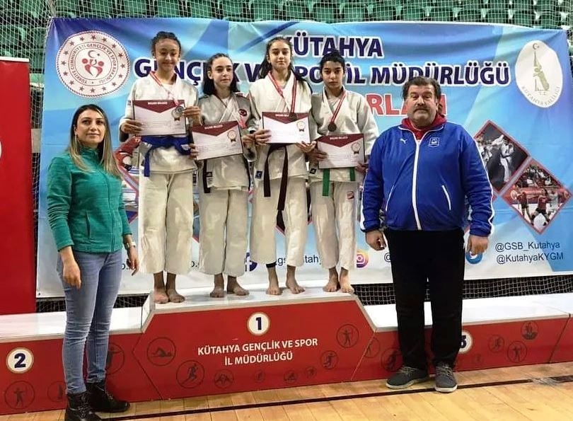 Yunusemreli Yıldız judoculardan 4 madalya