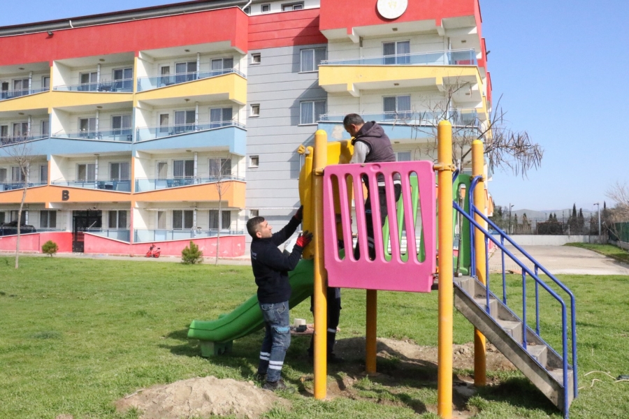 Yunusemre Belediyesi, Manisa’ya gelen depremzede çocukların sosyalleşmeleri için oyun parkı yaptı.