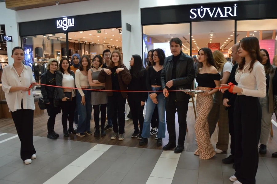 Manisa Güzel Sanatlar Lisesi Resim Sergisi açtı