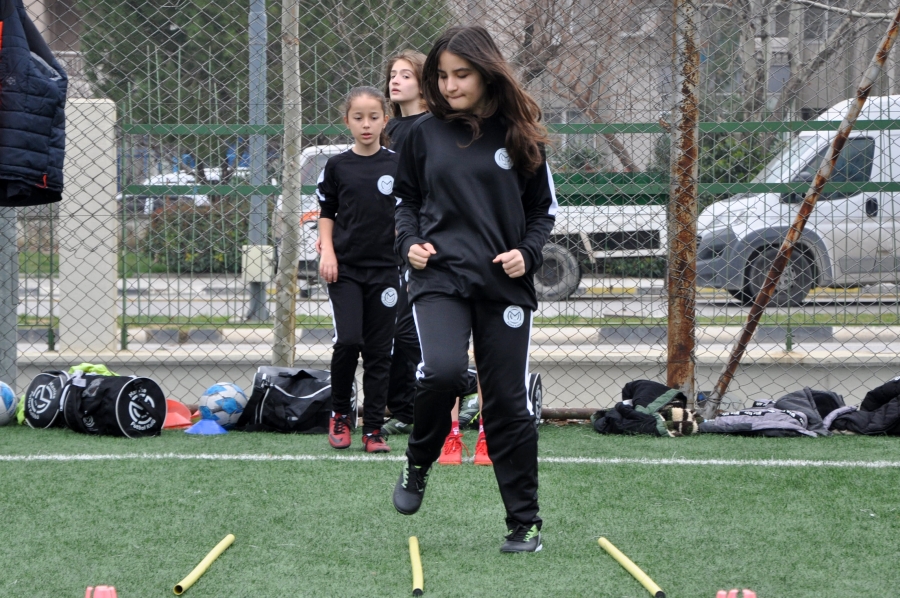 Manisa fk Futbol Okullarına kız sporculardan yoğun ilgi 