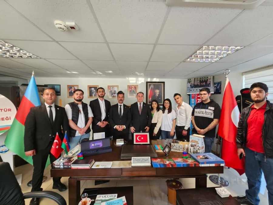 Yeni Azerbaycan Partisi Manisa Azerbaycan Kültür ve Dayanışma Derneğini ziyaret etti