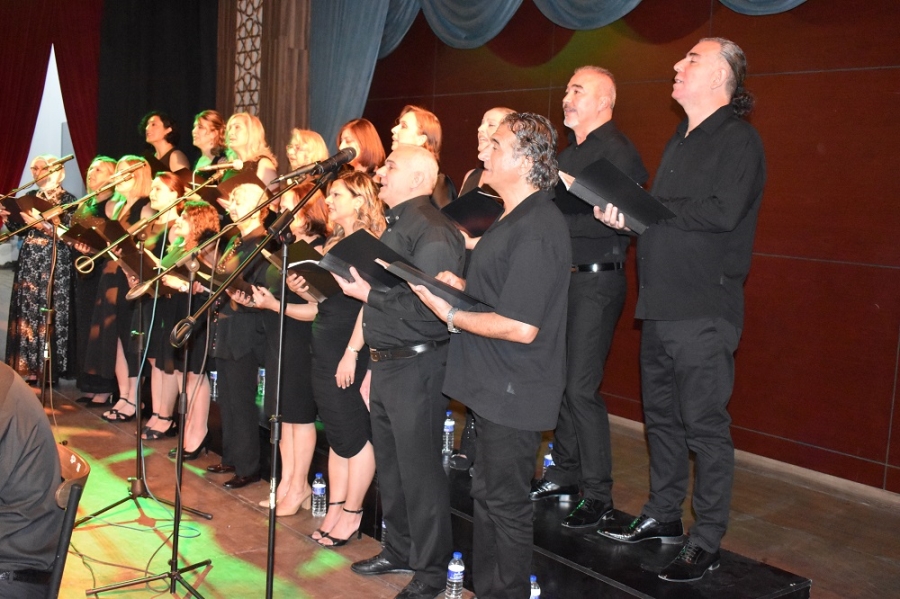 Manisalı Öğretmenlerden Türk Müziği konseri