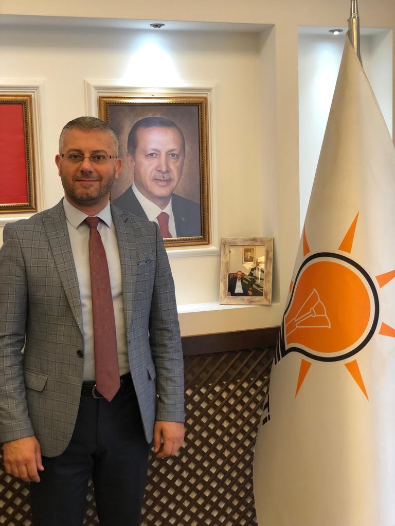 AK Parti Şehzadeler İlçe Başkanı Mehmet Emin Çipiloğlu,  ilçe başkanlığı görevinden istifa etti