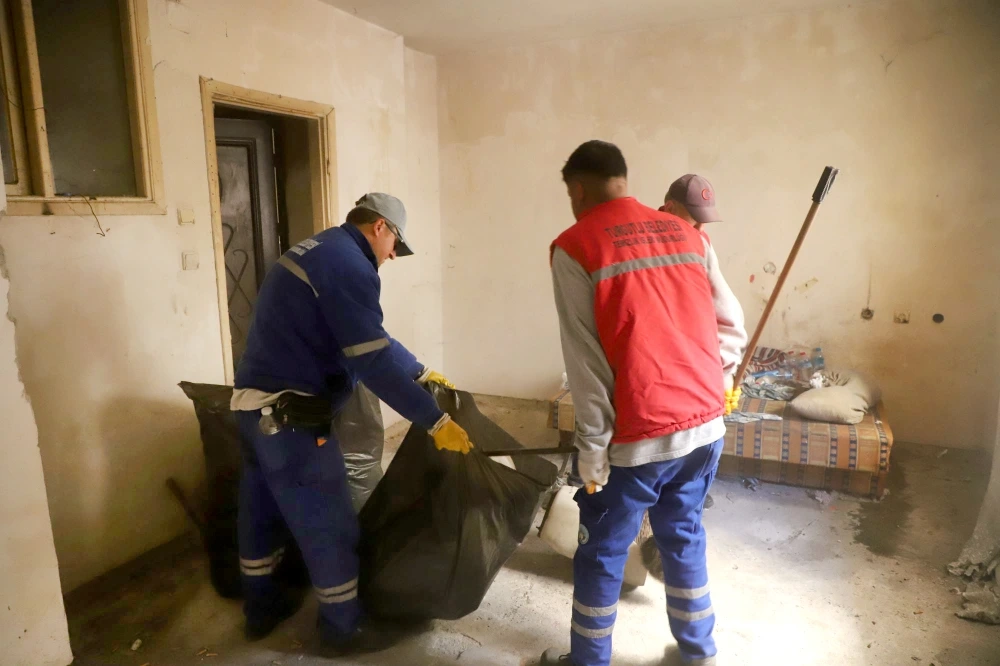 Turgutlu Belediyesinden Çöp Ev Temizliği