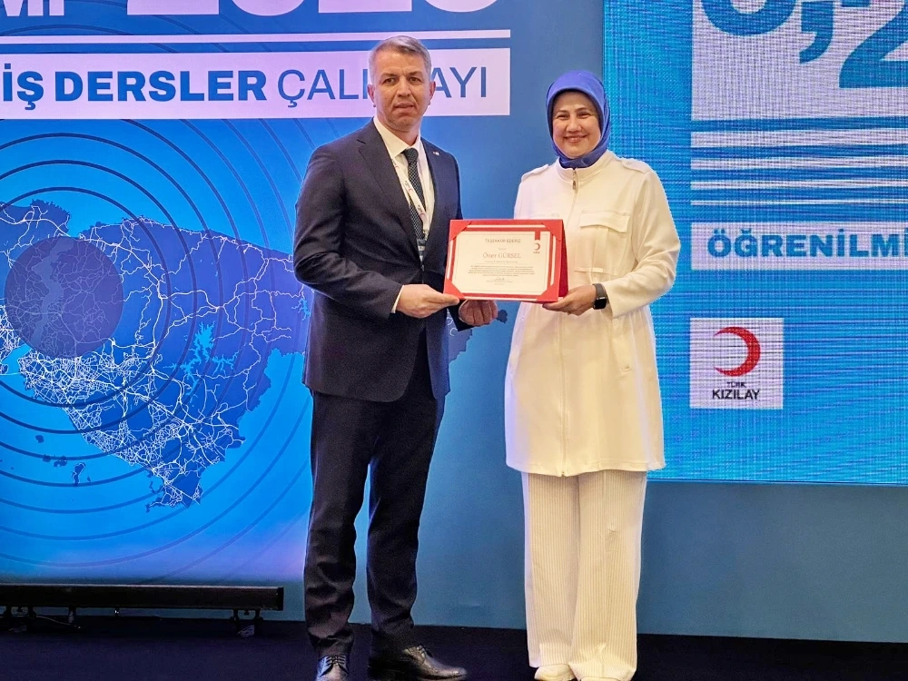 Türk Kızılay Manisa İl Başkanı Öner Gürsel’e Teşekkür Belgesi
