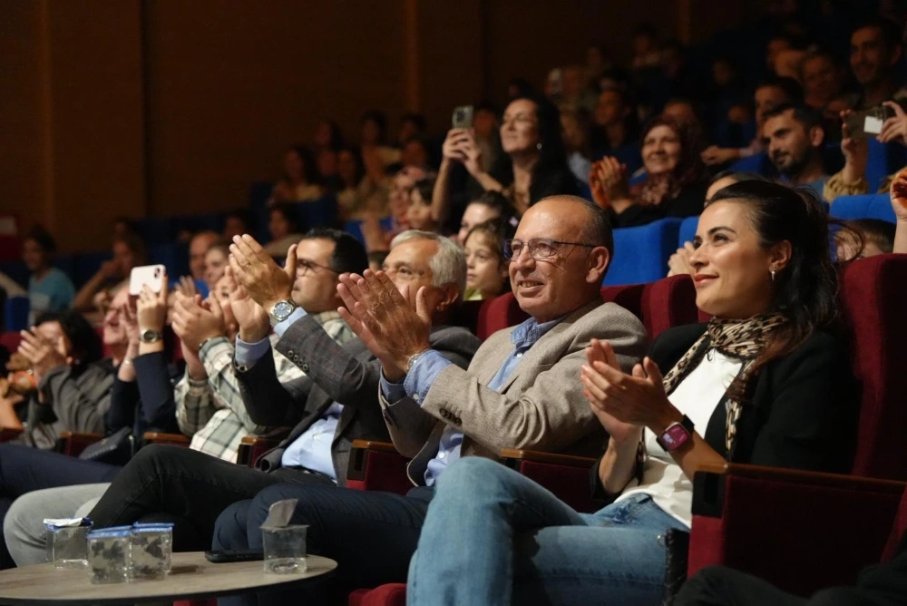 Ekrem Gürel Kültür Merkezi İki Oyunla Tiyatro Perdesini Açtı