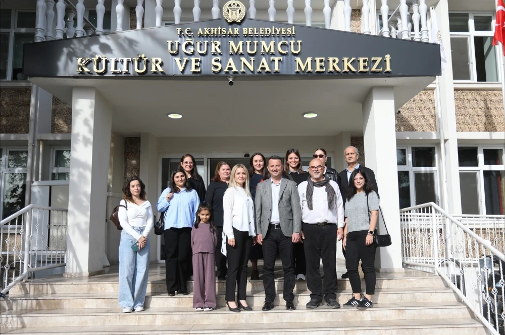 “Sırrımı Toprağa Verdim” Sergisi Uğur Mumcu’da Açıldı