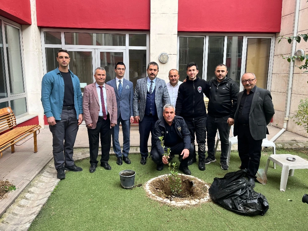 TURGUTLU ADLİYESİ’NDE AĞAÇLANDIRMA ÇALIŞMASI GERÇEKLEŞTİRİLDİ