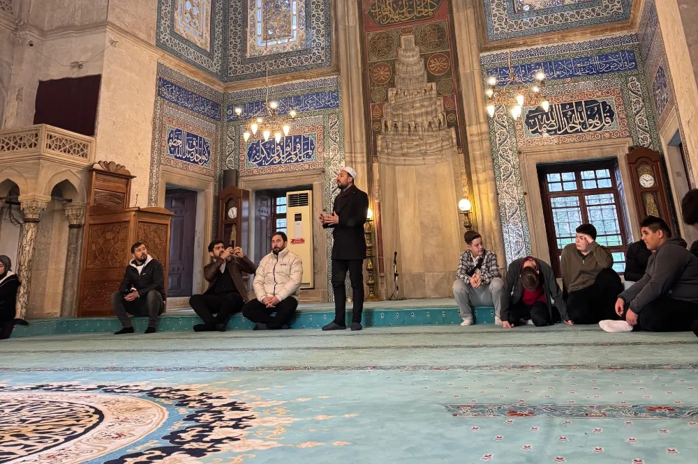 Akhisar Diyanet Gençlik Manisa’da kültür gezisine çıktı