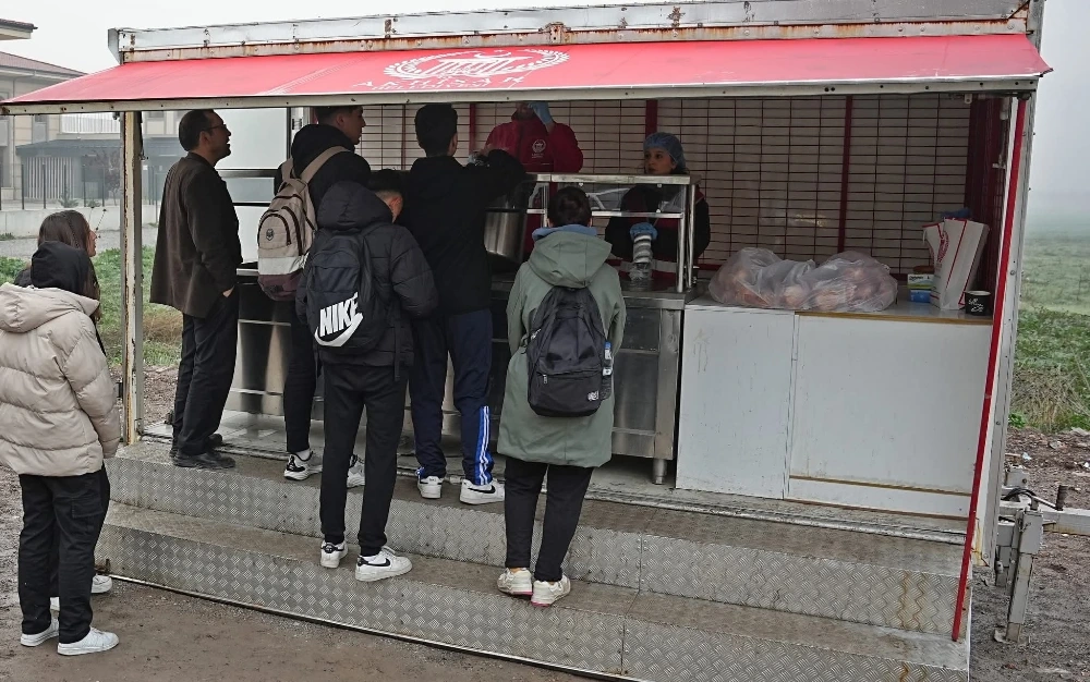 Akhisar’da öğrencilere Günaydın Çorbası