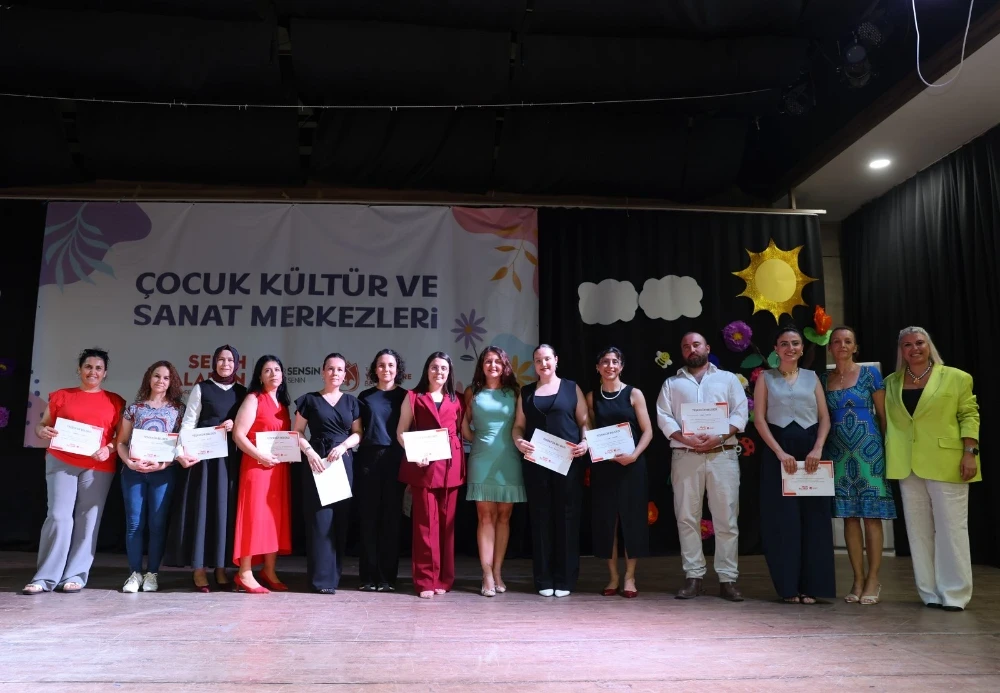 Yunusemreli Miniklerden Renkli Yıl Sonu Gösterisi