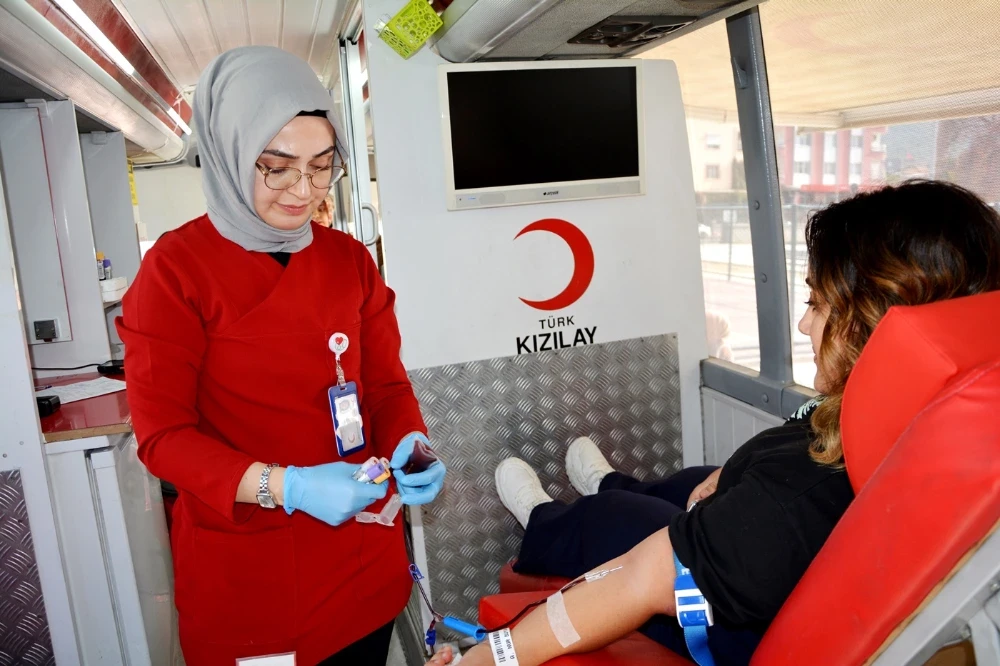 Manisa Kızılay’dan 15 Temmuz’da Kan Bağışına Kamp Sandalyeli Teşvik