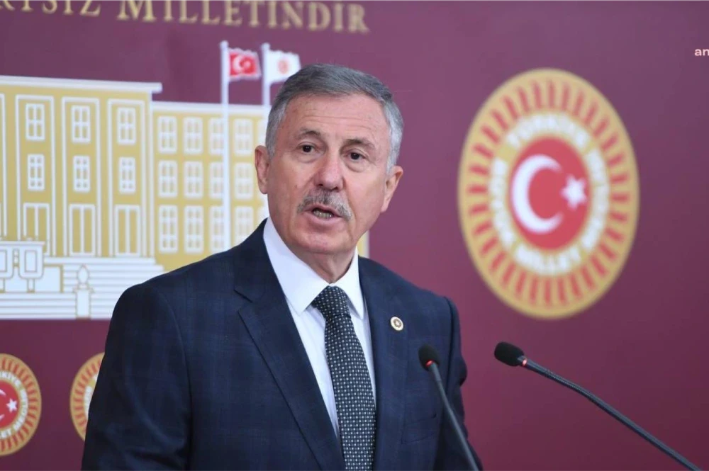 Selçuk Özdağ: “Geri Gönderilen Zehirli Gıdalar Türkiye’de Yeniden Satılıyor”