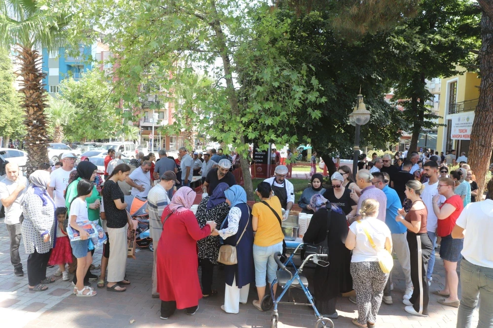 Turgutlu Belediyesi’nden Geleneksel Aşure Hayrı