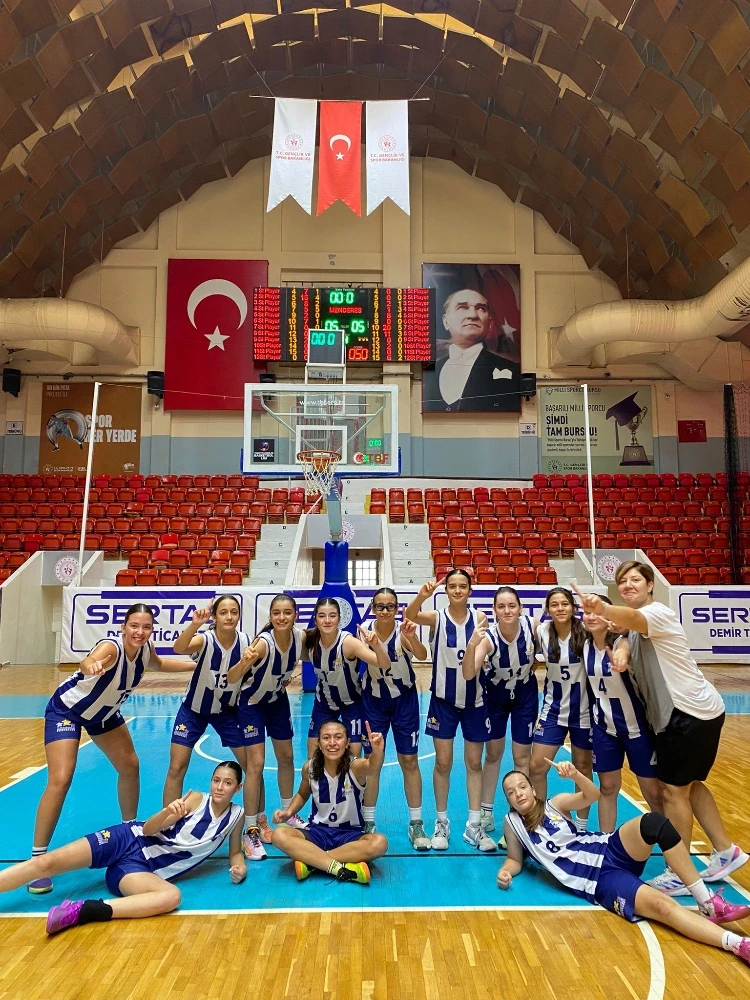 Manisa Kız Basketbol Takımı Türkiye Şampiyonu