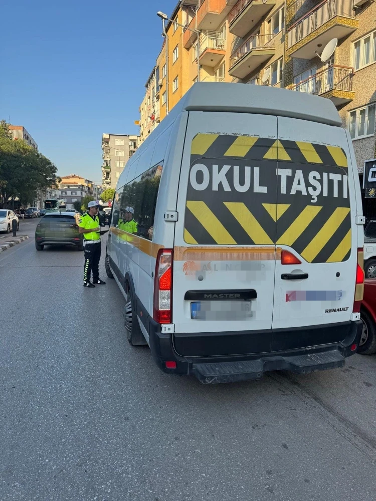 Manisa’da Okul Servislerine Sıkı Denetim: 12 Araç ve Sürücüye Ceza