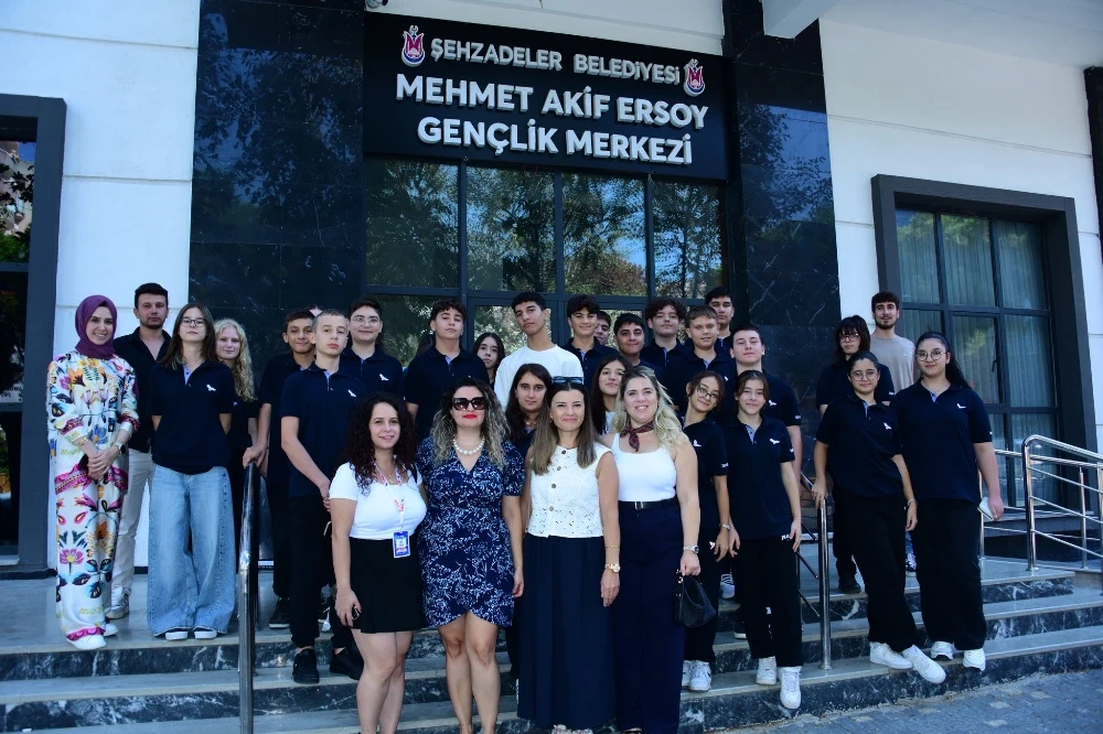 Sınav Koleji Öğrencileri Şehzadeler Gençlik Evi’ni Ziyaret Etti