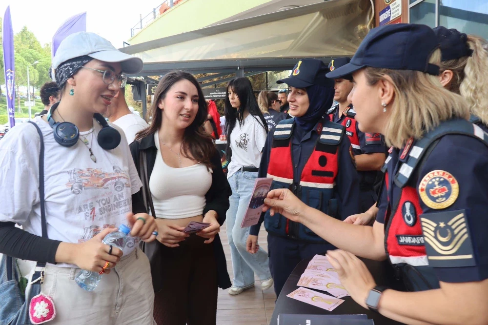 Jandarmadan Üniversite Öğrencilerine Kadına Şiddetle Mücadele Eğitimi