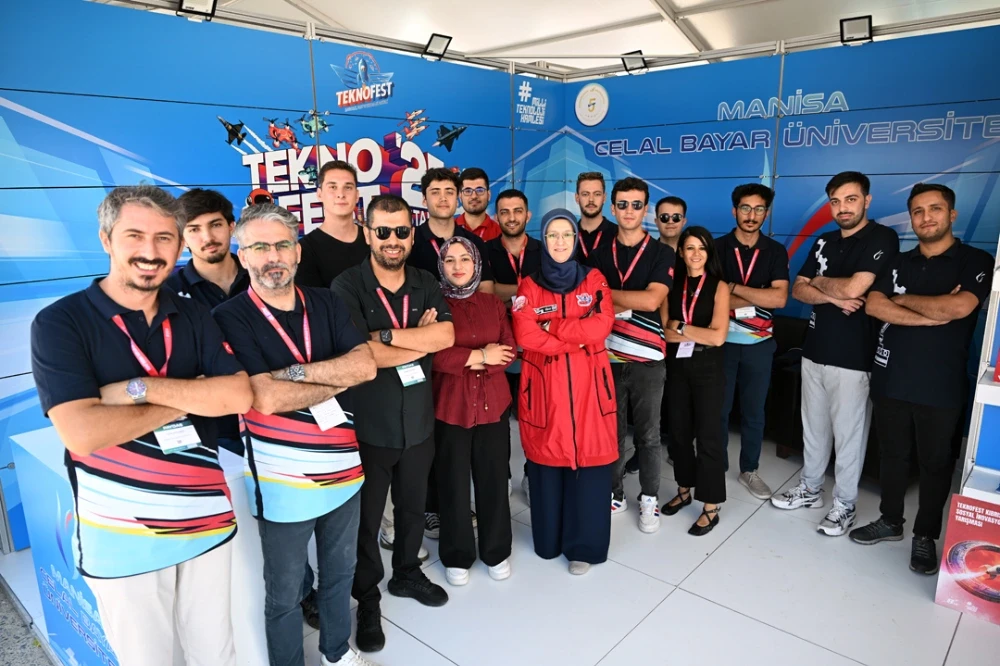 Rektör Kibar TEKNOFEST’2025 İstanbul’da Yer Alan MCBÜ Standını Ziyaret Etti