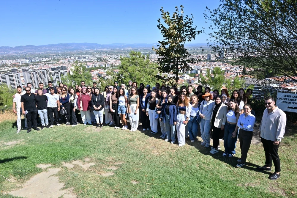 Manisa Büyükşehir’den Üniversiteli Gençlere Şehri Tanıtan Oryantasyon Gezisi