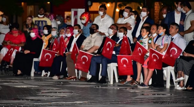 Demokrasi Nöbetinin 4. Yıl Dönümünde Manisalılar Cumhuriyet Meydanını Doldurdu