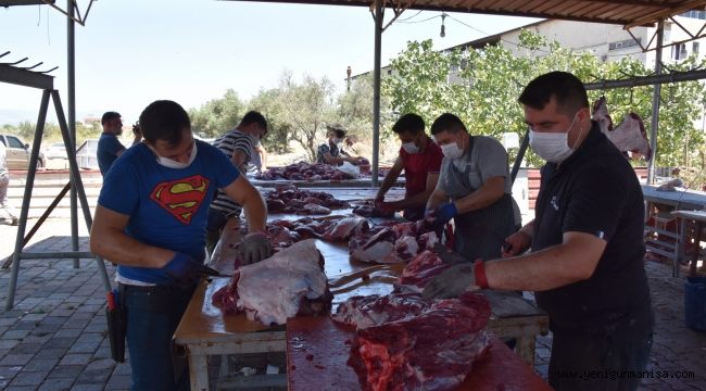 YUNUSEMRE İHTİYAÇ SAHİPLERİNİ KURBAN BAYRAMINDA DA UNUTMADI 