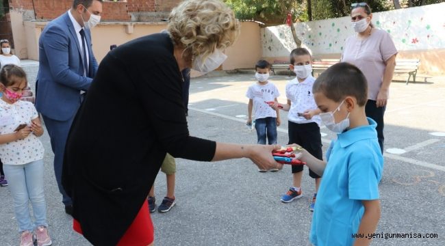 Başkan Ergün Sözünü Tuttu 17 İlçede Öğrencilere Kuru Üzüm ve Mesir Macunu Dağıtıldı