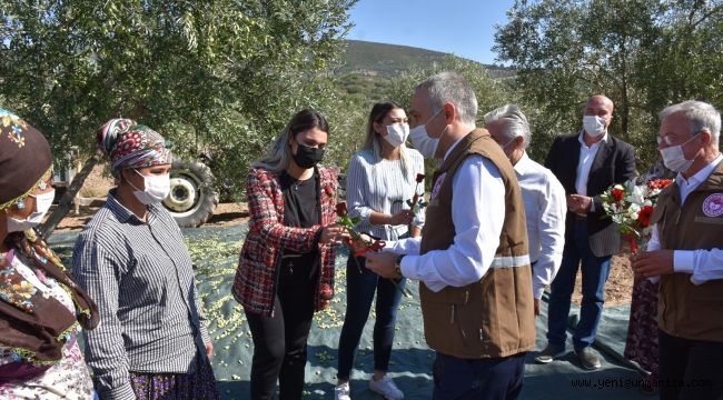 Dünya Kadın Çiftçiler Gününde Üretici Kadınlara Karanfil Verildi