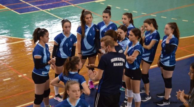 YUNUSEMRELİ VOLEYBOLCULAR CUMHURİYET KUPASINDA ADINI FİNALE YAZDIRDI