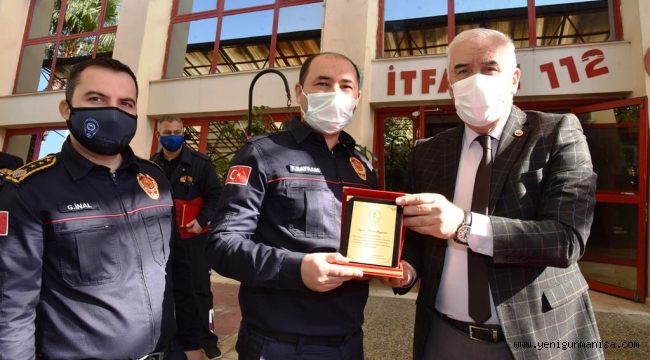 İzmir Depreminin Kahramanlarına Teşekkür Plaketi