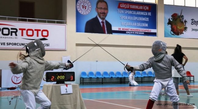 KULA’DA ESKRİM HEYECANI SONA ERDİ