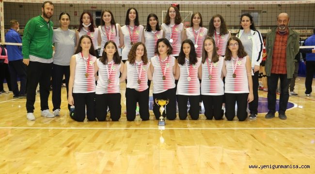 Manisa BŞBSPOR Yıldız Kızlarda Şampiyonluk Kupasını Kaldırdı