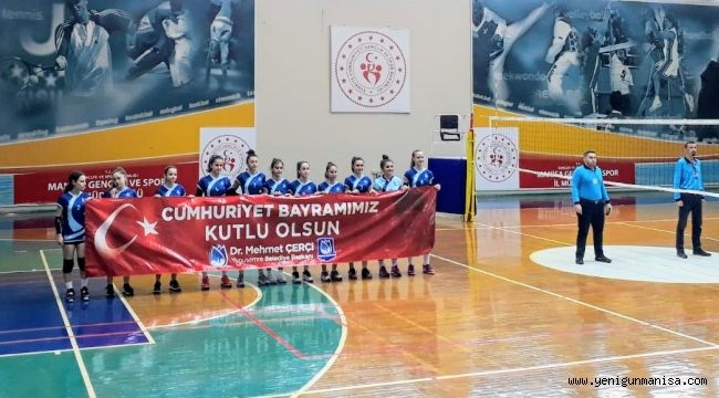 YUNUSEMRELİ VOLEYBOLCULAR CUMHURİYET TURNUVASI’NDA 2. OLDU