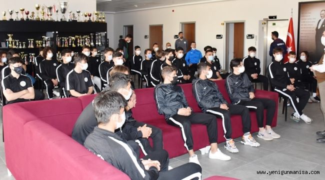 Manisa FK Akademi sporcularına uyku eğitimi