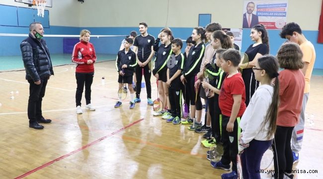  Büyükşehir Belediyespor  Yönetiminden Badminton Takımına Tebrik Ziyareti