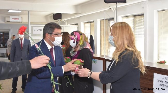Şehzadeler’in kadınlarına 8 Mart çiçekleri Başkan Çelik’ten