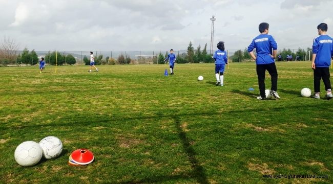 YUNUSEMRE FUTBOL ALTYAPIDA ÇALIŞMALAR DEVAM EDİYOR