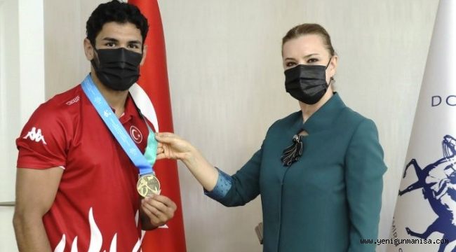 DEÜ ÖĞRENCİSİ WUSHU DÜNYA ŞAMPİYONU OLDU